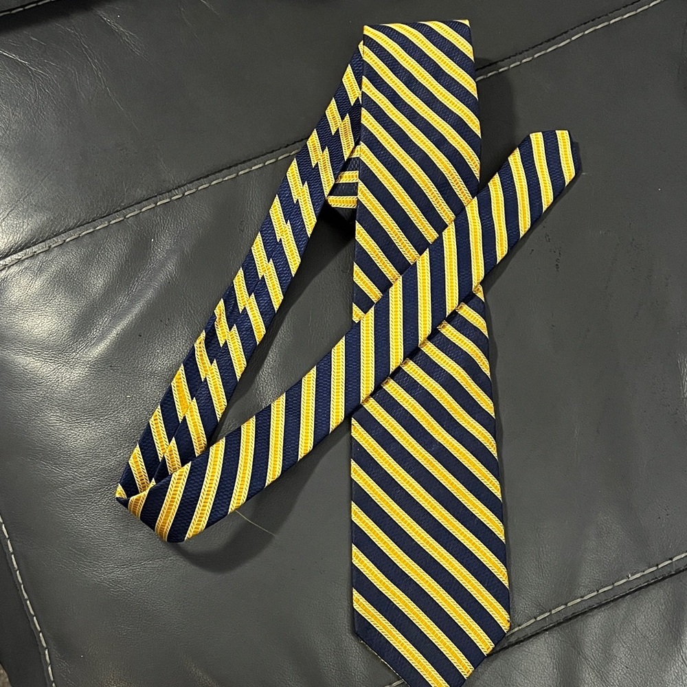 Brooks Brothers Striped Navy and Yellow Men's Tie - Classic Diagonal Design XL